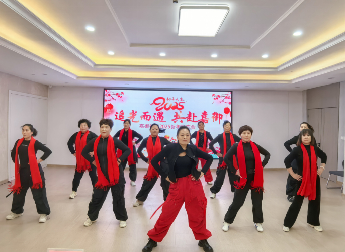 融媒·见证丨随迁老人口中，“你们这里”成了“咱们社区”：“异乡客”变“当家人”