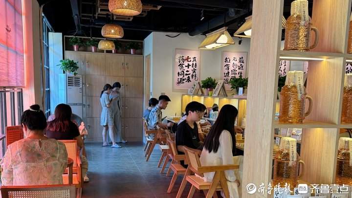 中医馆、推拿店周末排长队，济南这届年轻人爱攒养生局