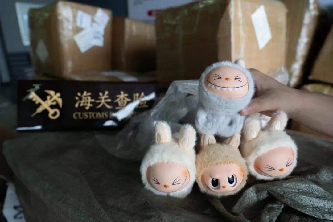 Labubu让人疯狂，“假布布”让人抓狂！