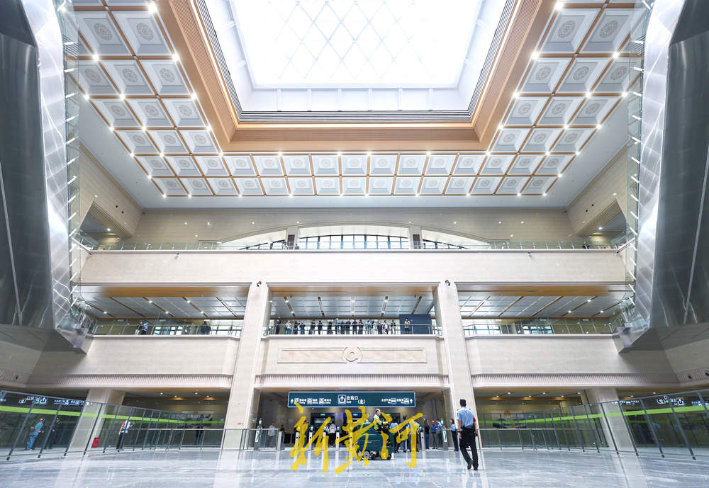 济南站北站房启用后，济南站实行“南北双向进出站”模式