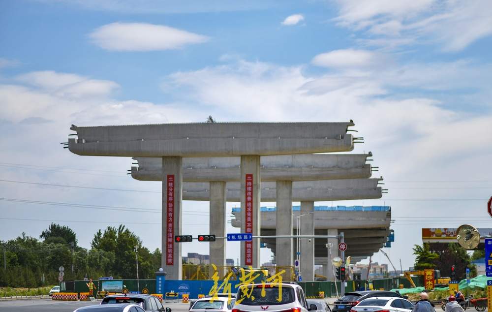 济南工业北路快速路东延有序推进，部分路段高架长龙成形