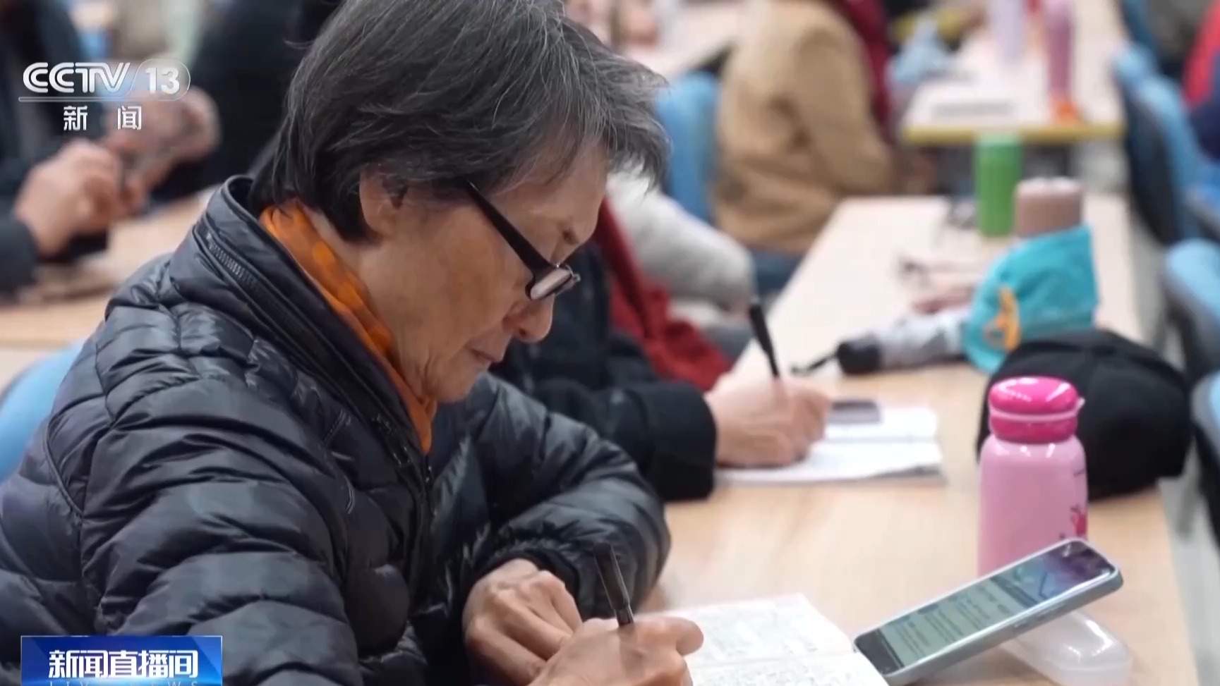 老年人也能玩转“龙虾” AI智能体点亮银发生活