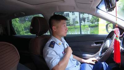 夏日封闭车内高温危险 千万别做“忘崽”家长