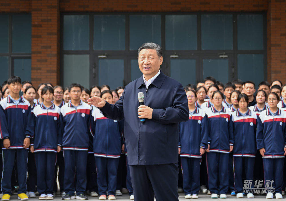 习近平在青海考察调研