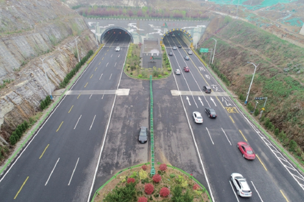 靶向发力，为城乡交通舒筋活络——济南交警深入开展城乡道路交通治理提升行动