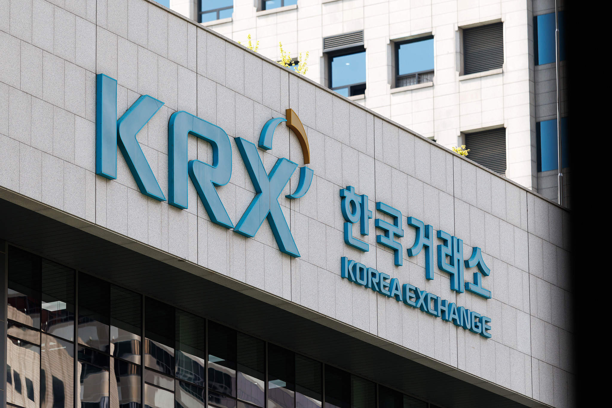 韩国股市大跌触发交易暂停机制
