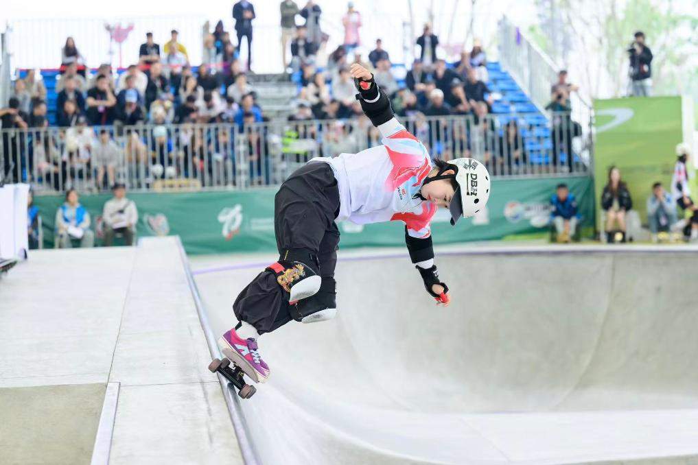 滑板亚锦赛：中国队包揽女子碗池前三名 韩国队收获两金
