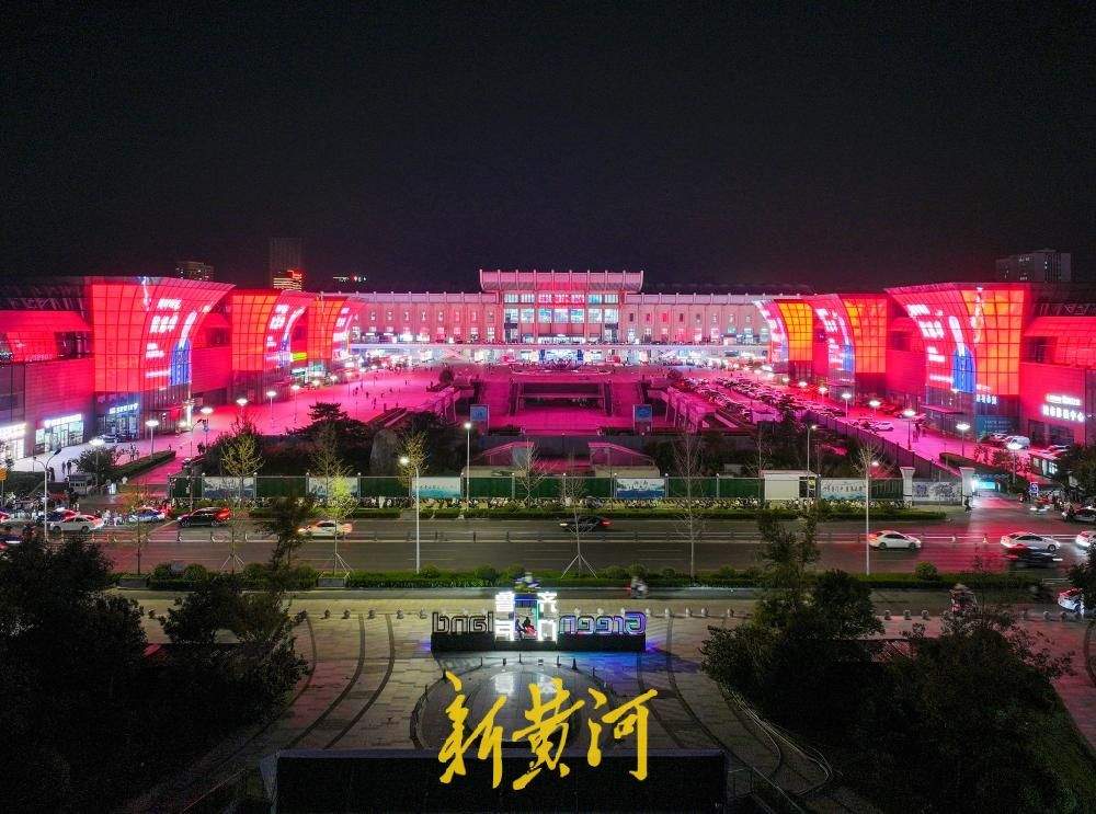 济南西站大屏致敬国之脊梁！他们才是值得仰望、世代铭记的顶流明星