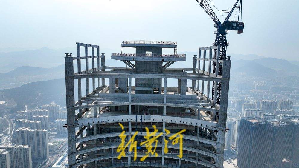 济南300多米高空机场现身 远看外观似火炬