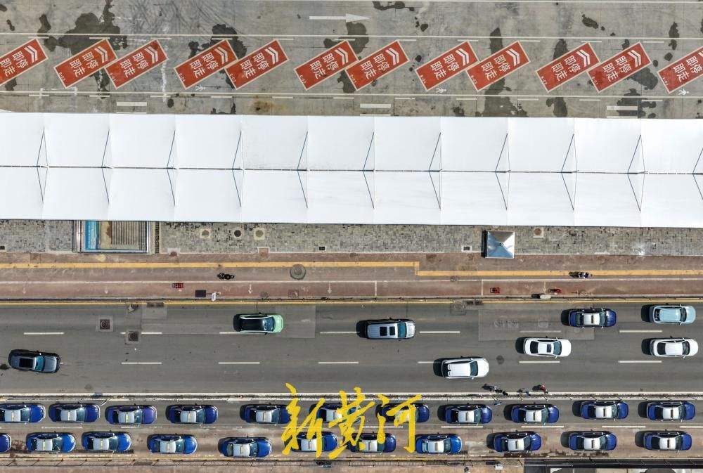济南站南广场临时交通接驳枢纽今起启用 各类车流隔离运行，乘坐网约车有地面和地下两条路线