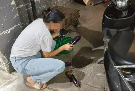 多位博主拍“菜市场捡菜”走红 商户：有人摆拍捡菜