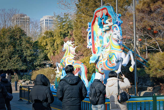 灯火璀璨映泉城，点亮春节出游新体验