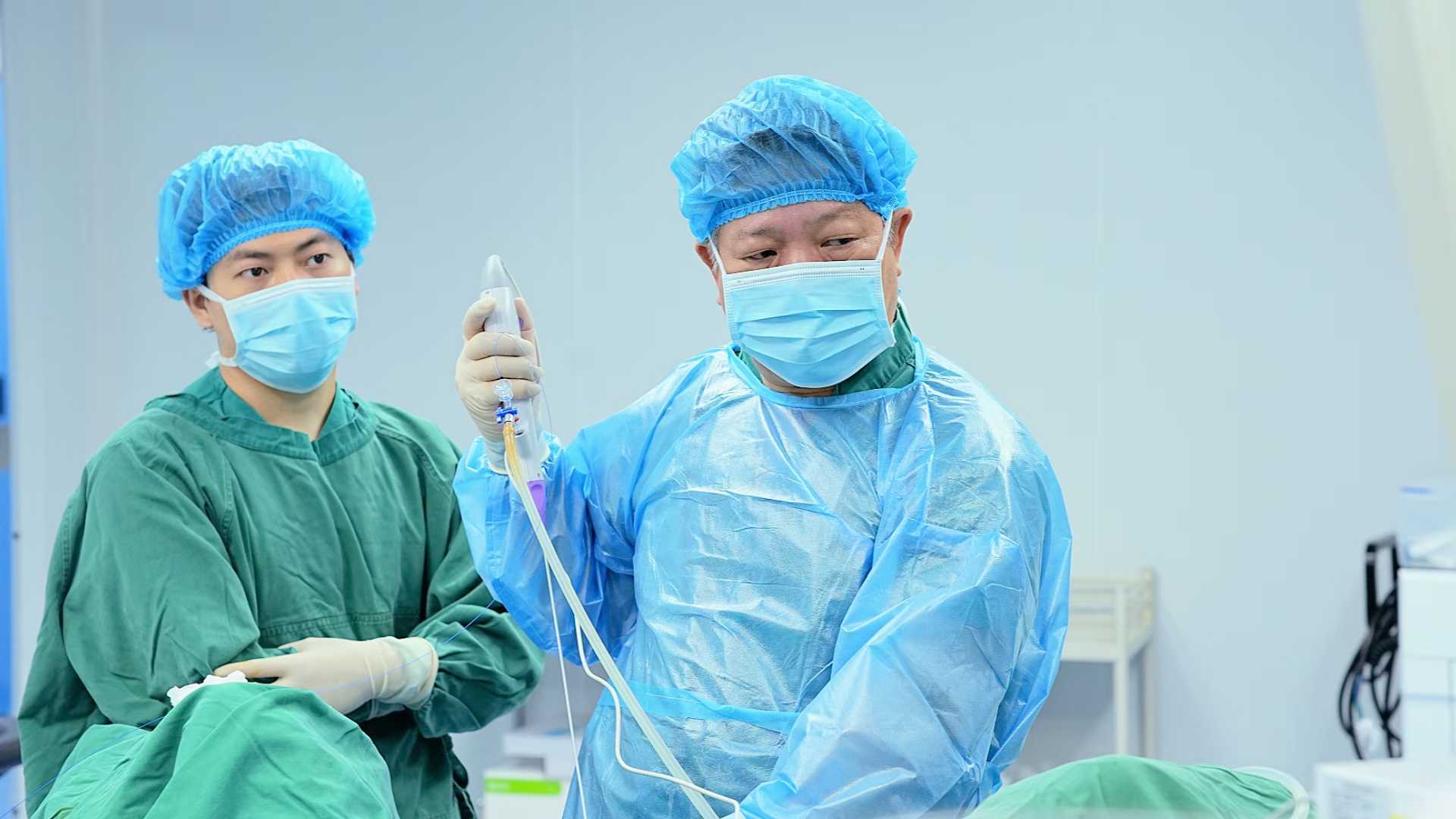 腰痛不重视、拒手术选吃药！5厘米肾结石致大爷肾切除，这些误区要警惕【四川肾结石专科医院】