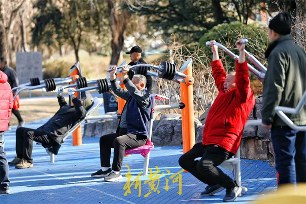 “三九天”泉城市民户外运动享受冬日暖阳