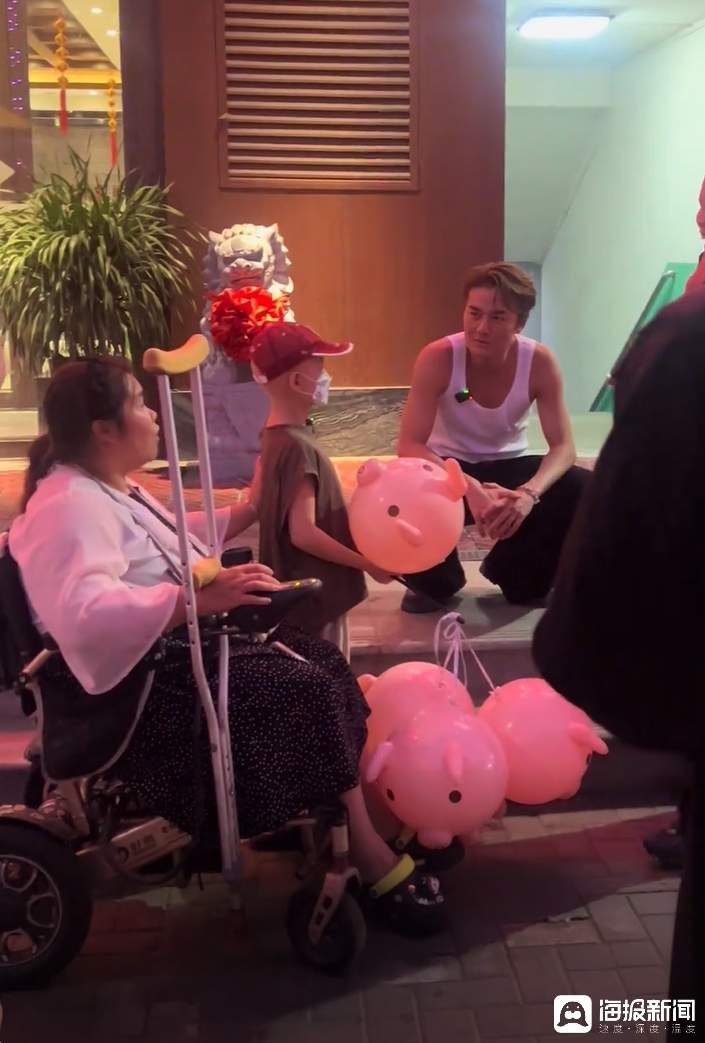 吴克群帮患癌男孩卖花后，泰山队又为他圆梦 