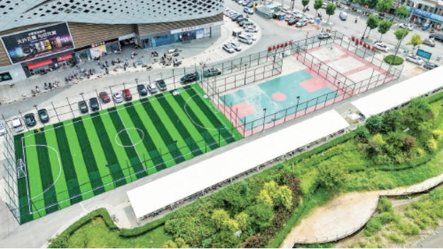 盘活停车场空间 商场门前建起体育公园