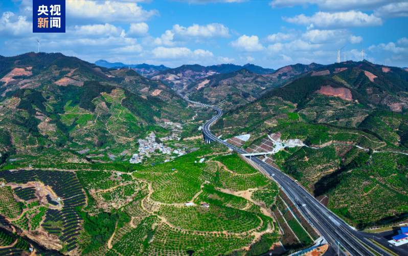 广西多条高速公路建成通车