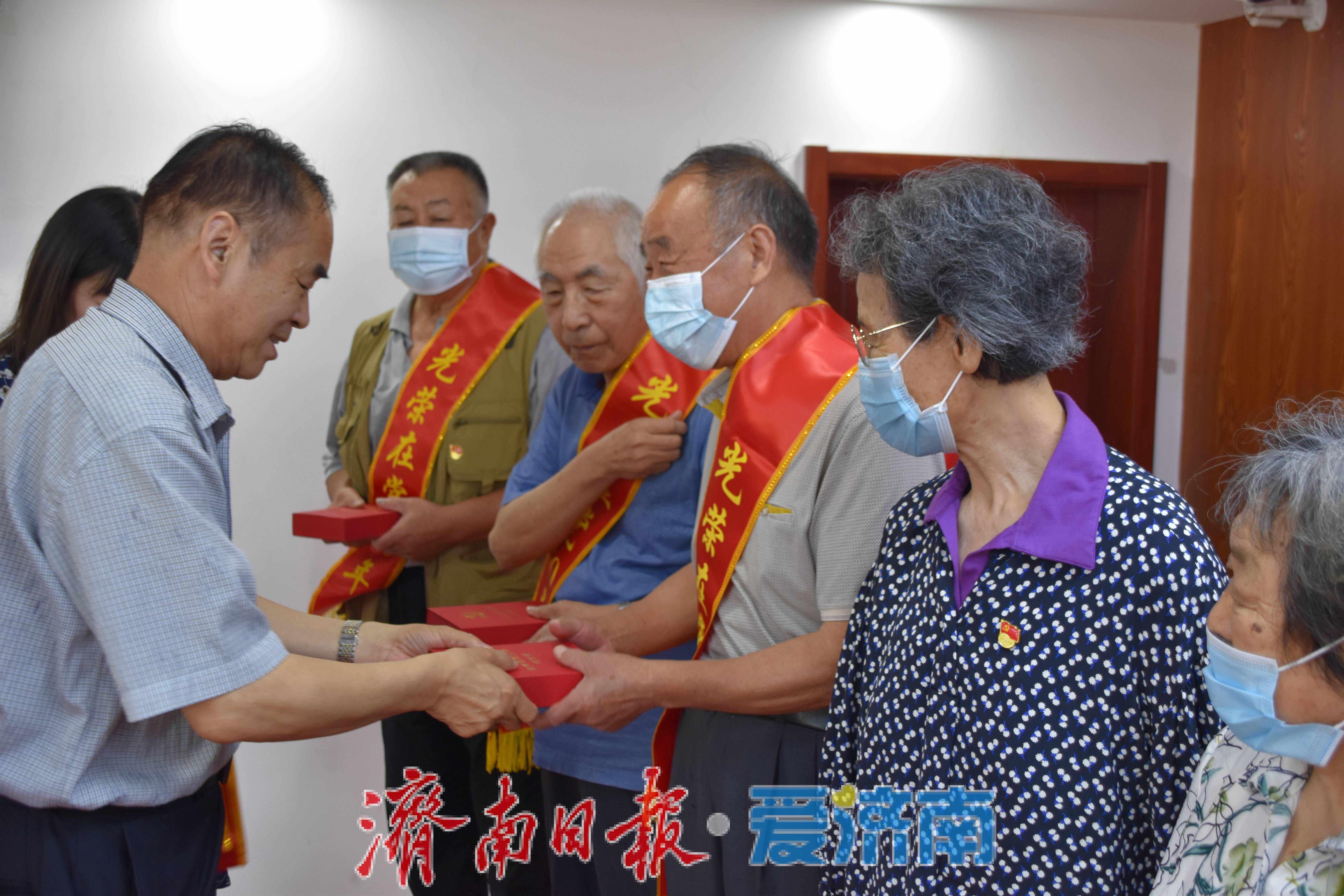 “夕阳红”点亮“社区暖”——记槐荫区振兴街街道机关离退休干部党支部