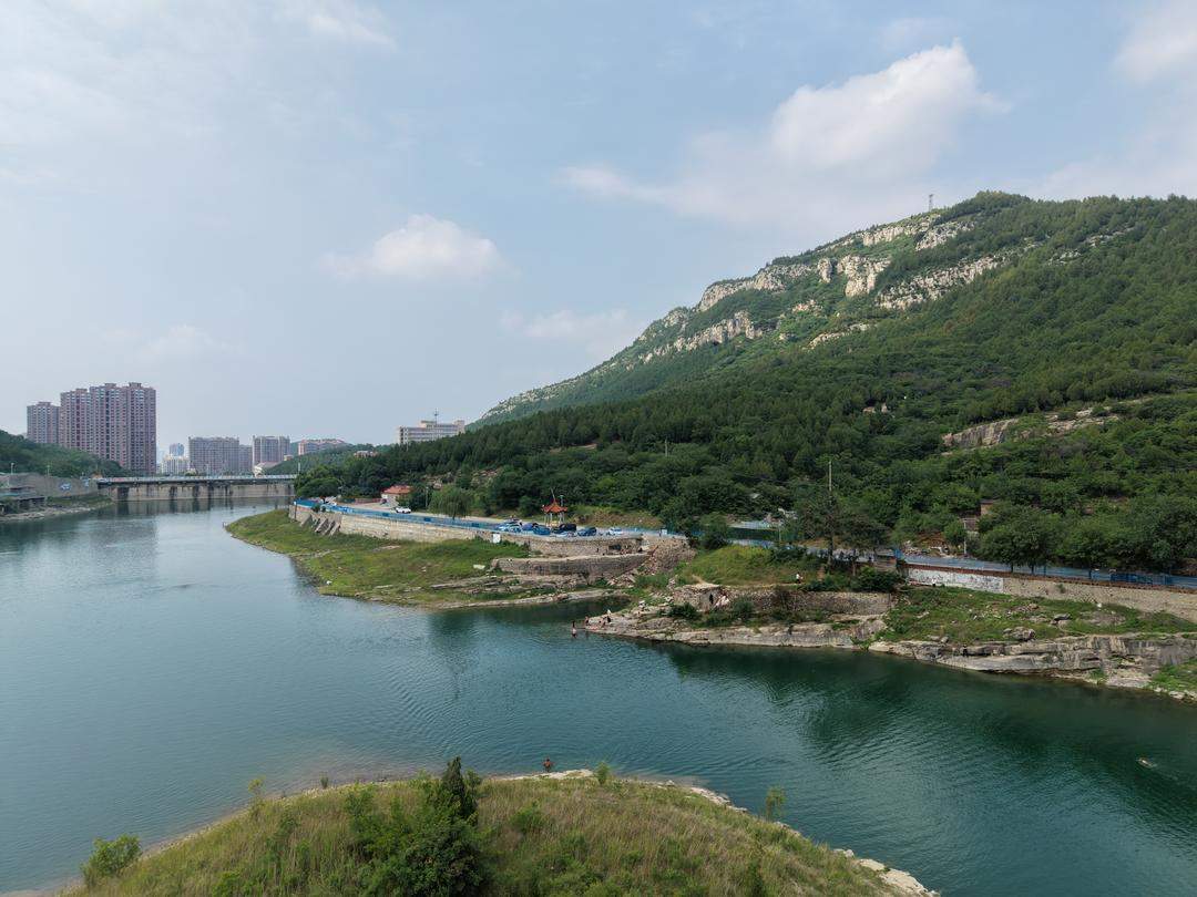 雨后浆水泉水库碧水如镜