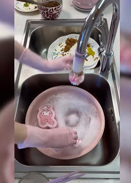 8万人围观沉浸式洗碗 当家务劳动被做成小众赛道